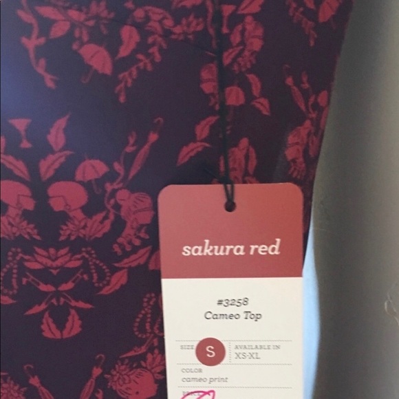 CAbi Cameo Top Tunic 3258 NWT Sakura Red Plum Rhubarb Size Small Blouse - Picture 10 of 10
